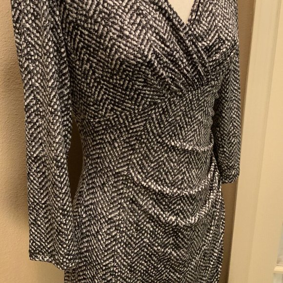 Lauren Ralph Lauren Ruched Dress 10 Black White Gray Wrap V Neckline 3/4 Sleeves - Picture 11 of 14